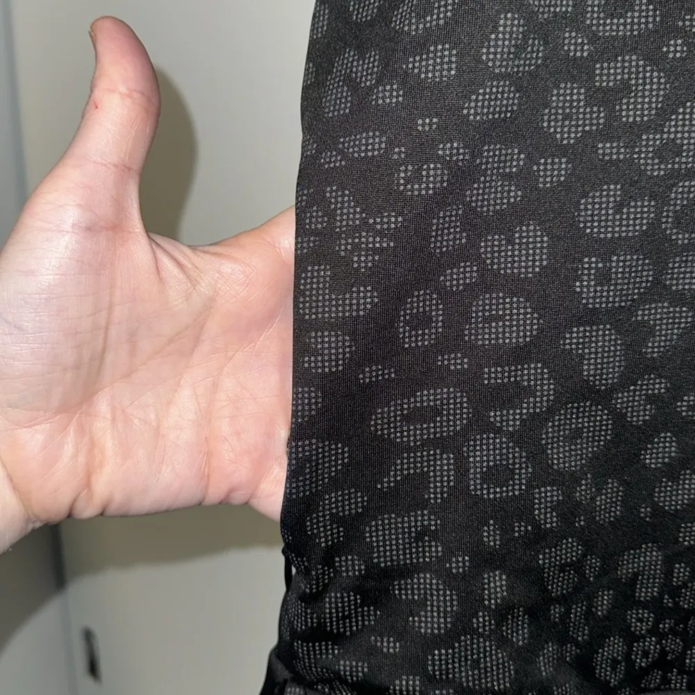 Avia Quarter Zip Long Sleeve Pullover w Pockets Black Leopard Print Women’s M - Image 5