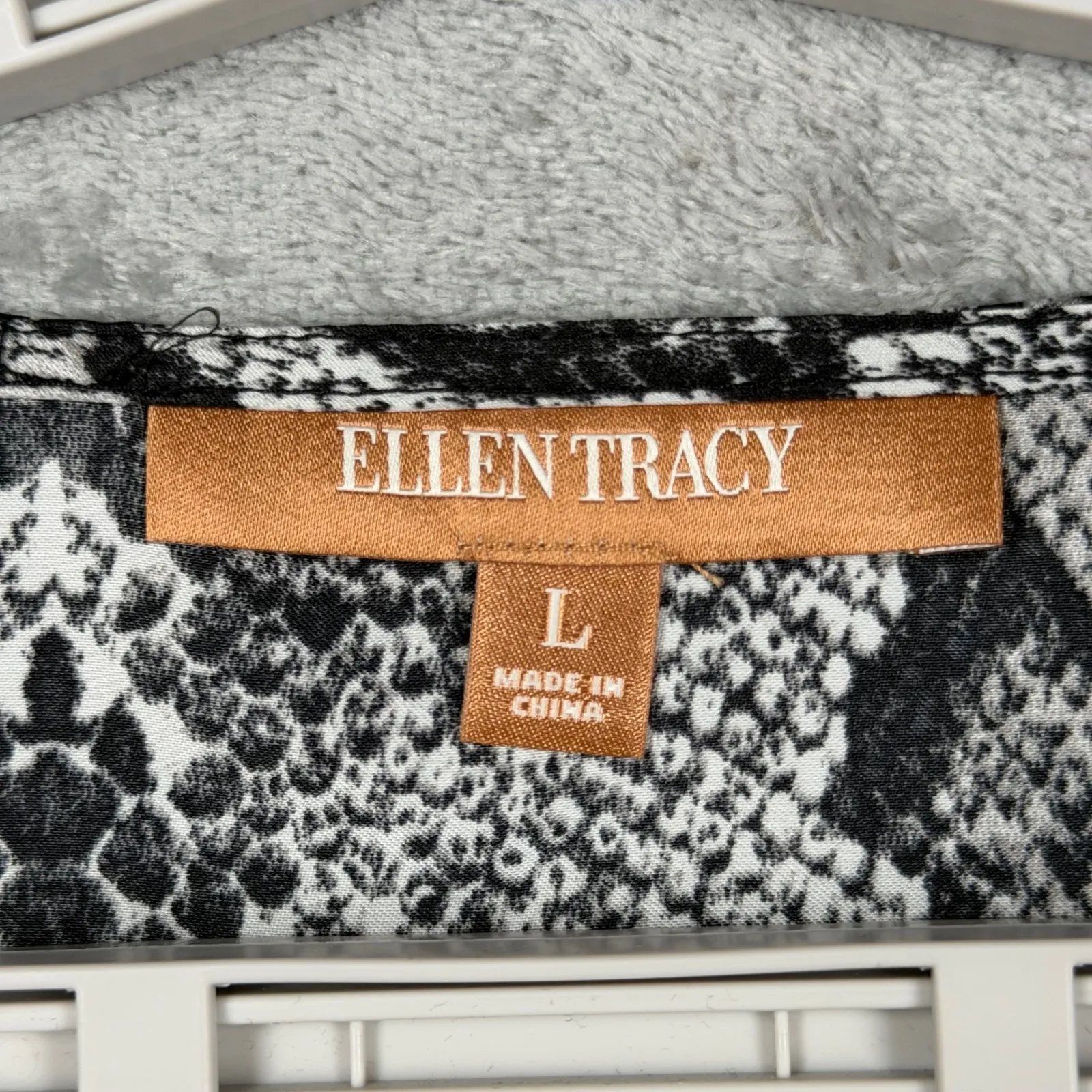 Ellen Tracy Top Large Black White Snake Print Cowl Neck Sleeveless Modern Chic - Image 6