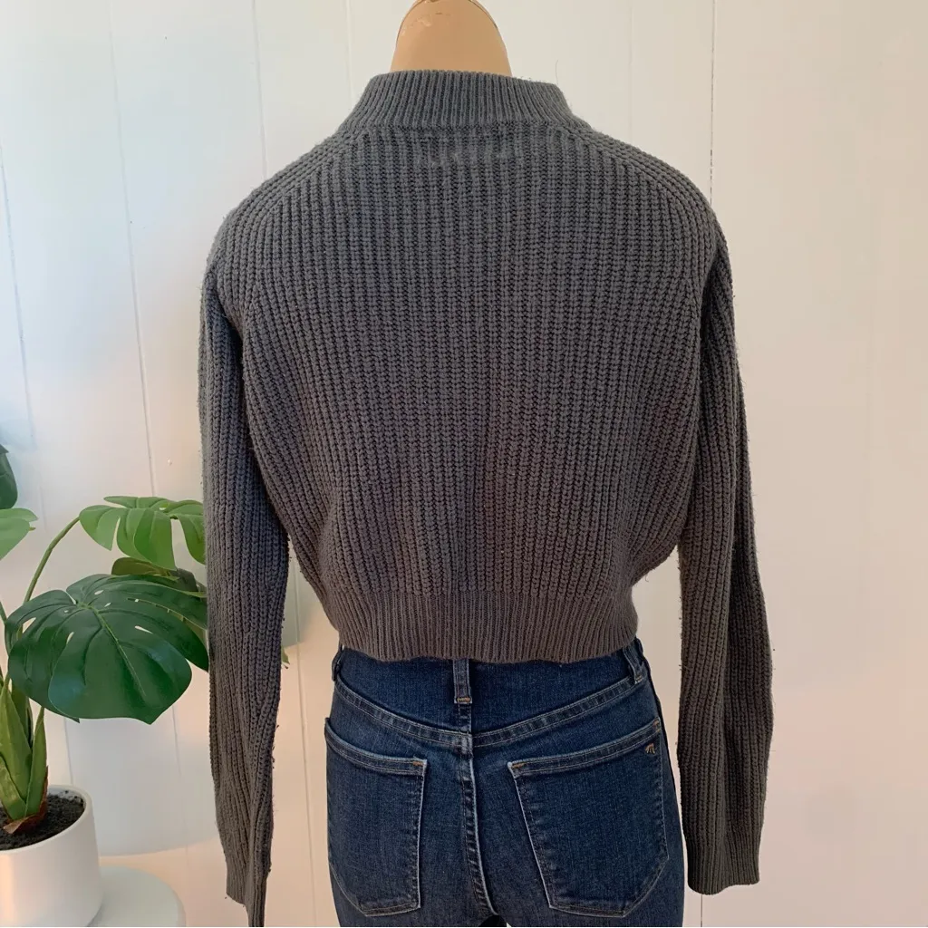 Kendall and Kylie Gray Cropped Cable Knit Sweater Size M - Image 4