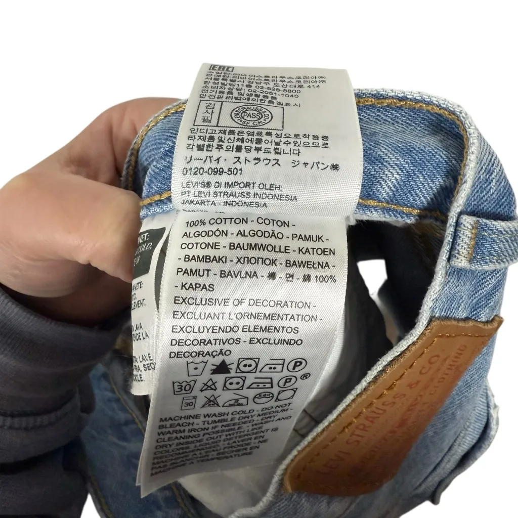 Levi’s Women’s 501 Original Fit High Rise Shorts Light Wash Size 25 - Image 7