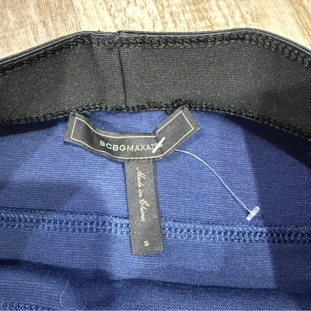 BCBG Maxazria Bandage Bodycon Blue Skirt Size S - Image 2