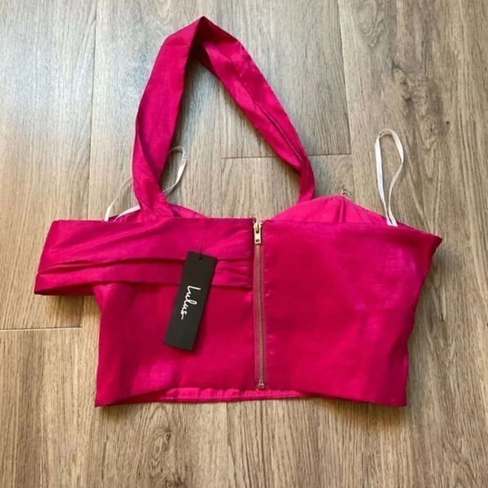 Lulu's Party Queen Fuchsia Satin One-Shoulder Asymmetrical Crop Top Size L NWT - Image 7