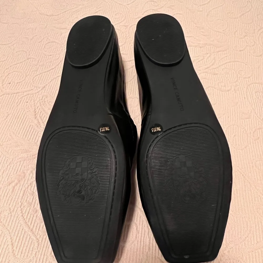 Vince Camuto Black Flats Classic Minimalist Style - Image 5