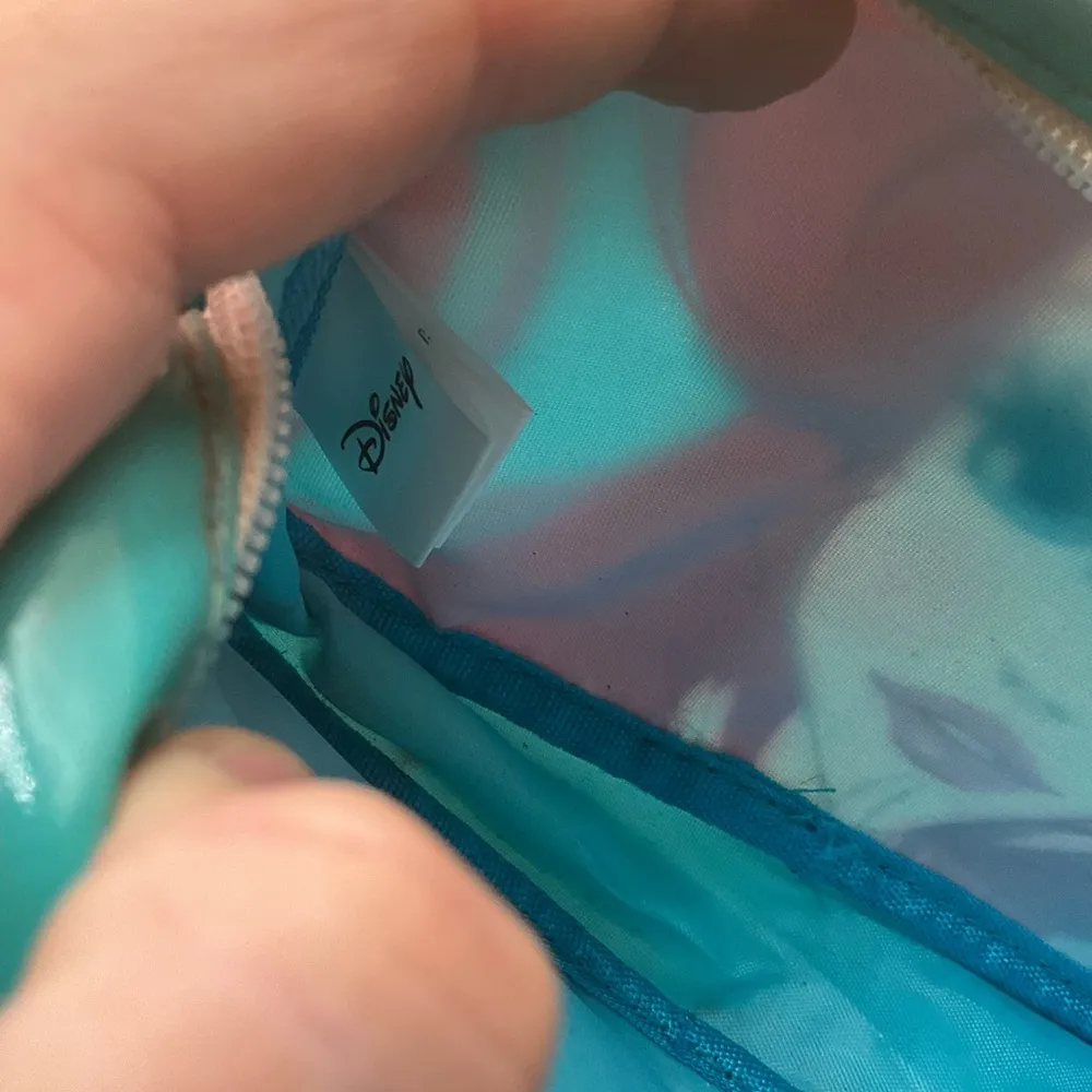 A New Rare Hot Topic The Little Mermaid Aerial Disney Zip Make- Up Bag - Image 6