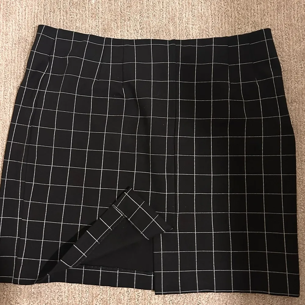 Amanda and Chelsea Windowpane Pencil Skirt - Image 4