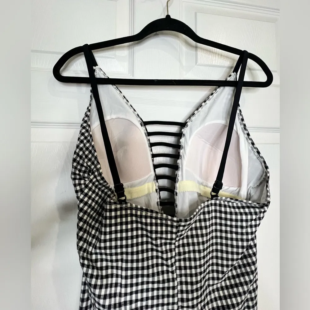 Time & Tru Women's Gingham Strappy V - Image 2