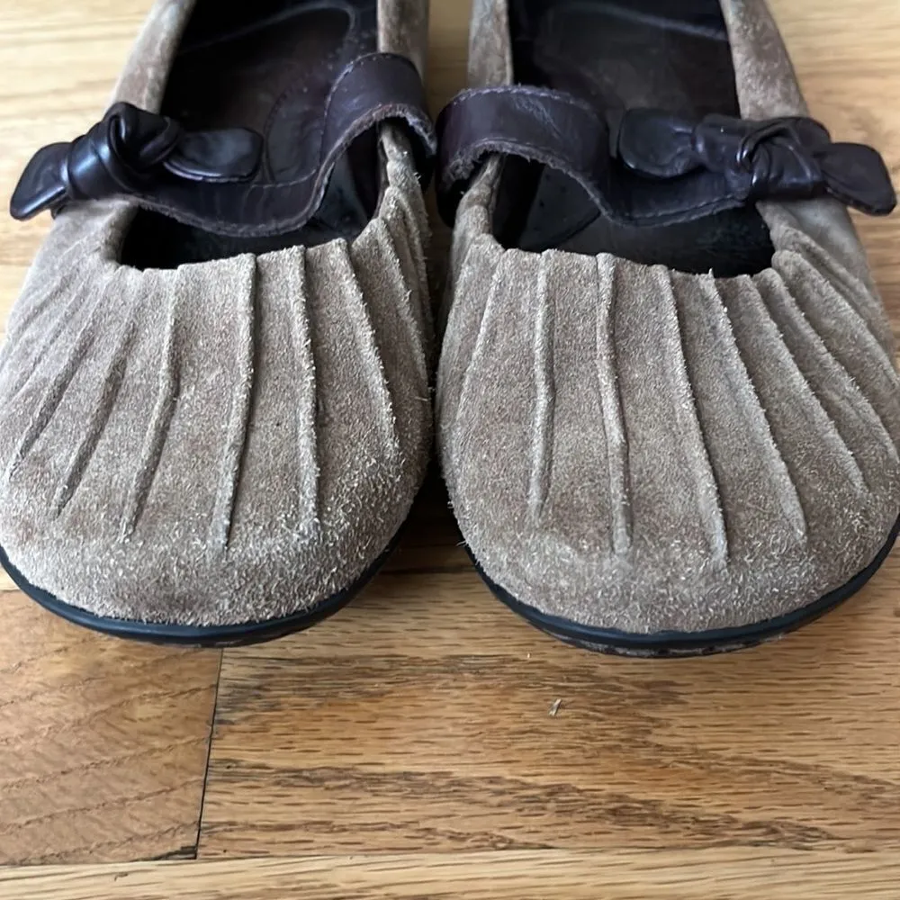 Born W11238 Ruched Brown Leather Mary Jane Strap Bow Slip - Image 9