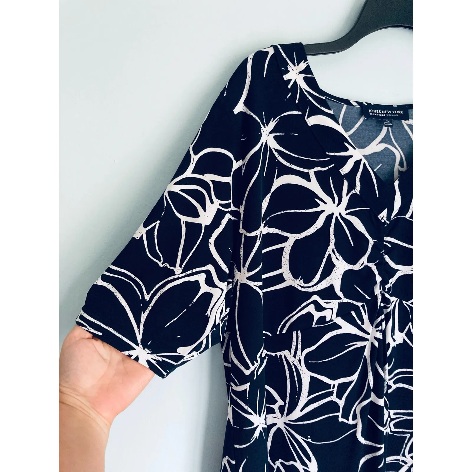 Jones New York Signature Woman 1X Dress Blue and White Floral Print - Image 4