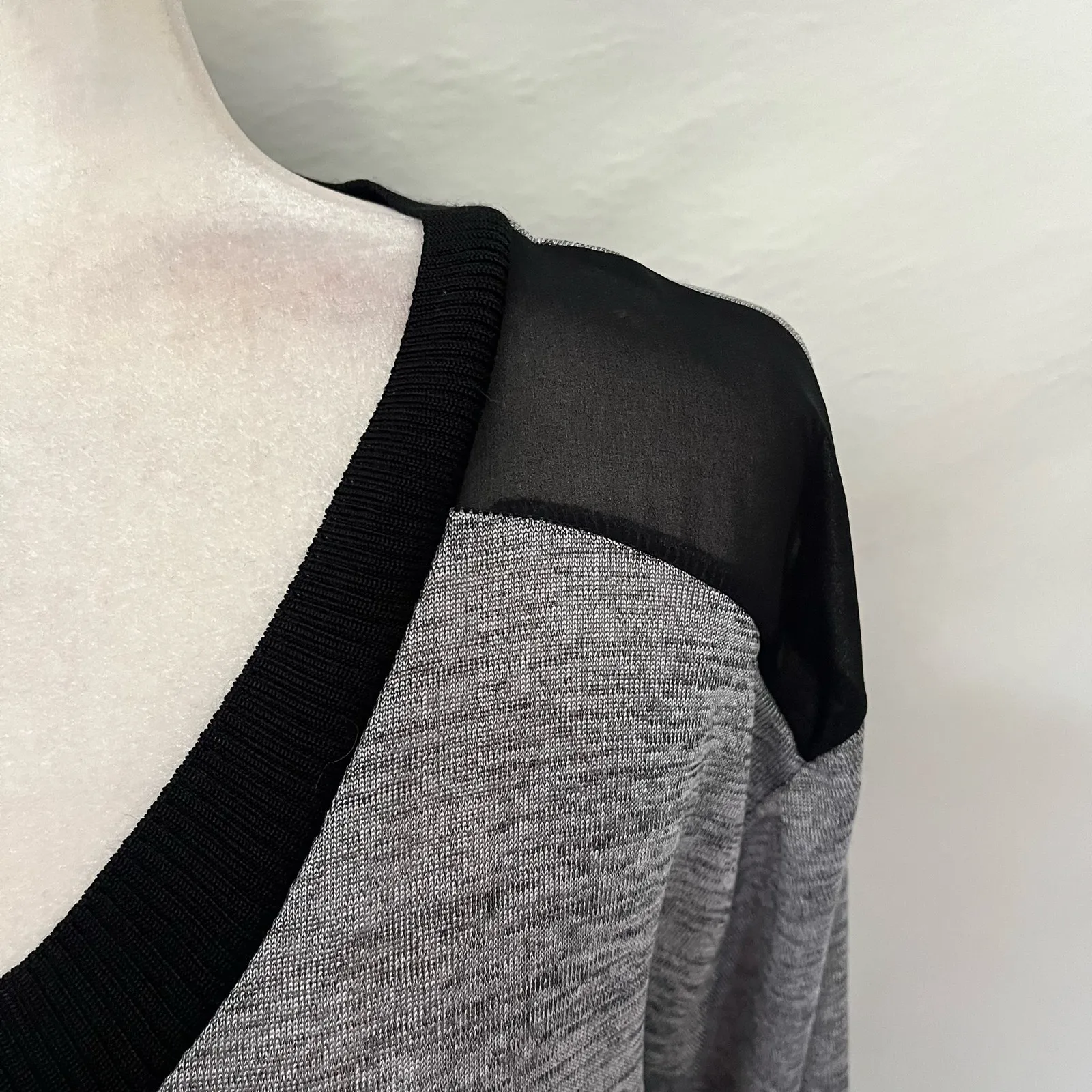 Calvin Klein Shimmer VNeck Womens Top Sz S Colorblock Mesh Soft Grunge Corporate - Image 3