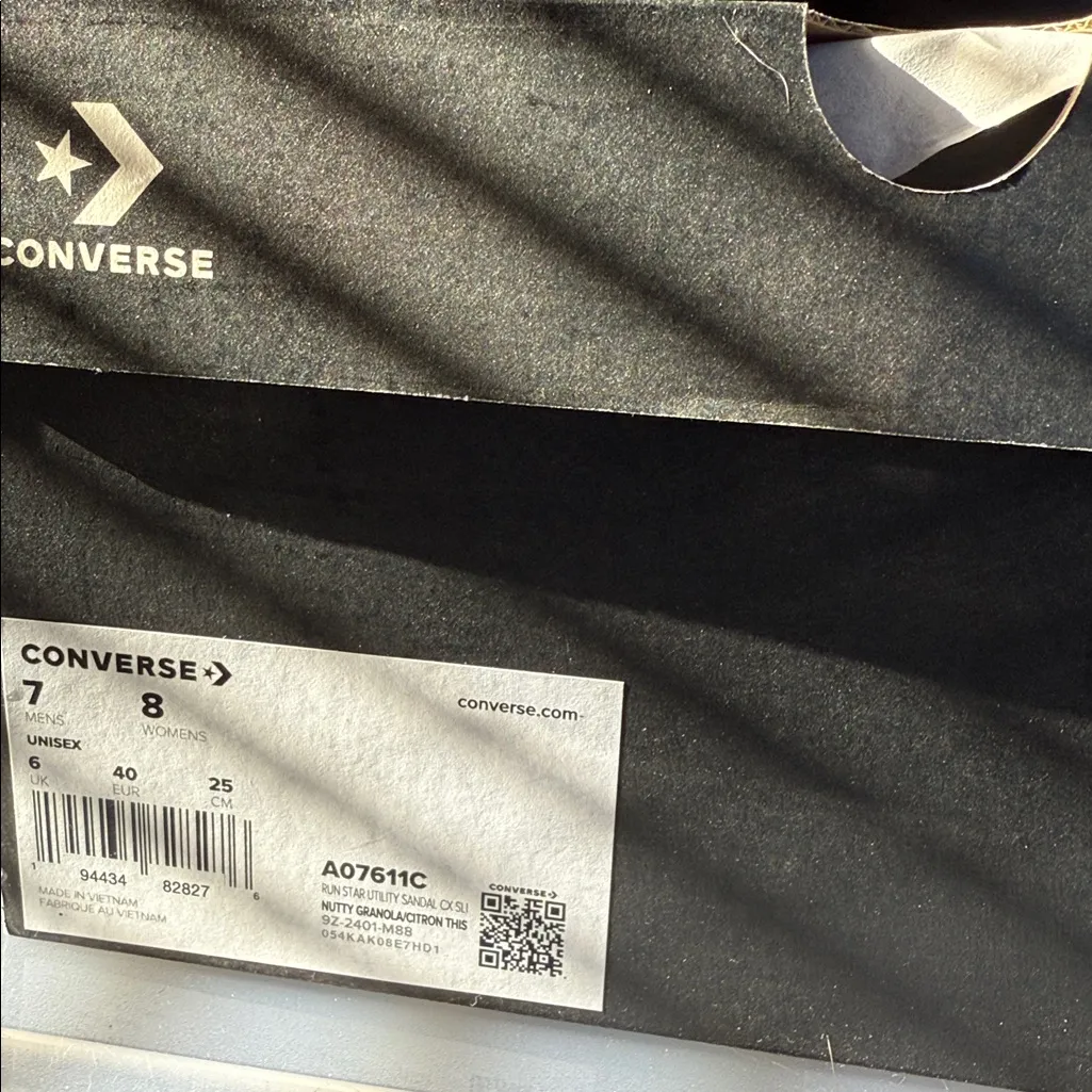 New In Box-Converse Run Star Utility Sandals, size 8 - Image 6