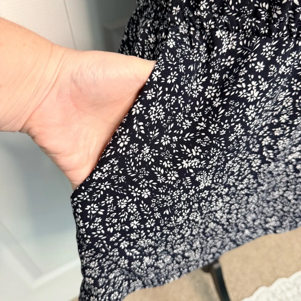 GAP Women’s Navy Floral Halter Romper with pockets size XL - Image 12