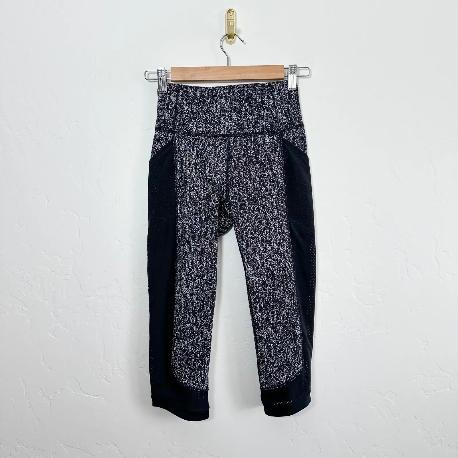 Lululemon | Lululemon Fit Physique Crop (19") Leggings in Luon Suited Jacquard - Image 4