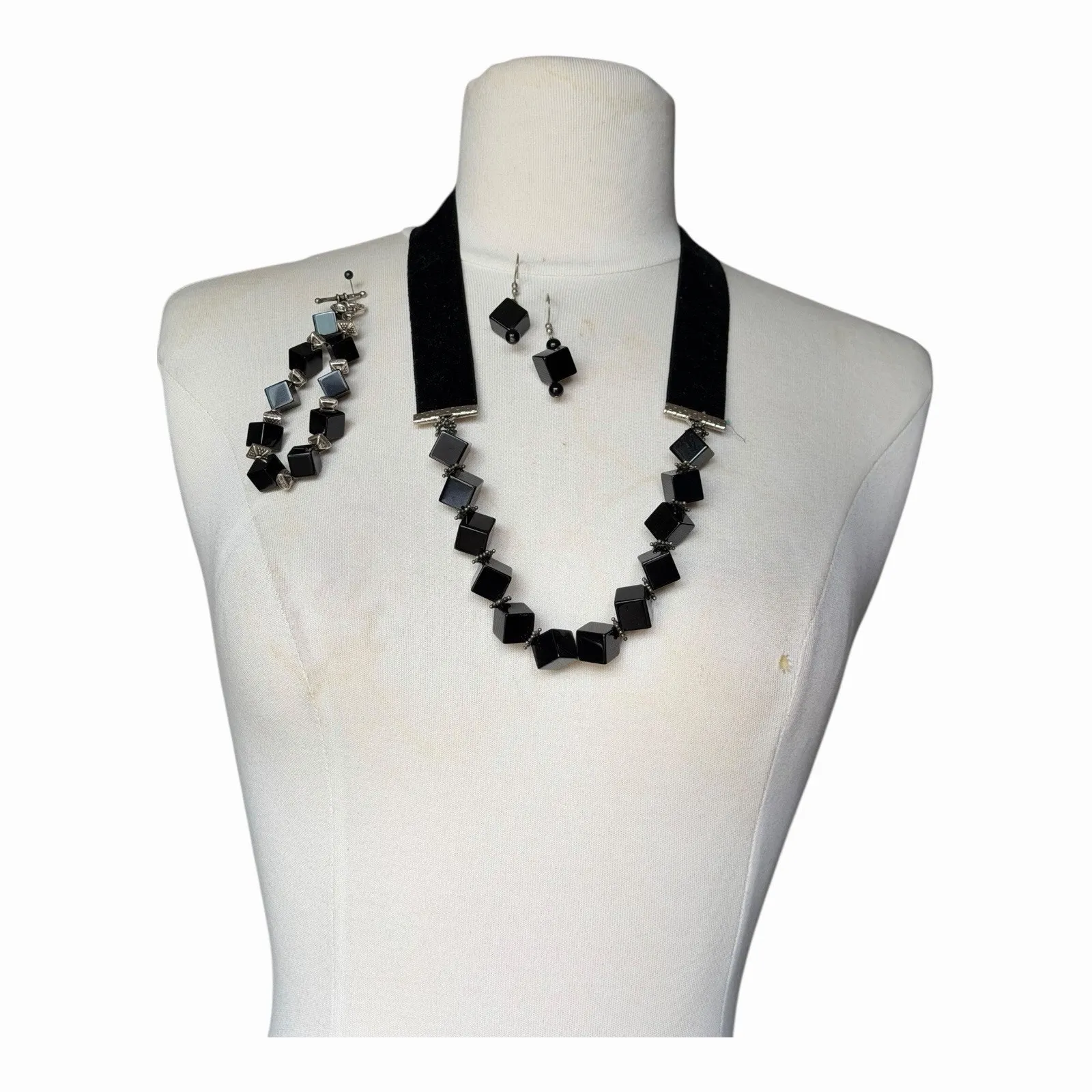 Handmade Velvet Ribbon Choker Square Lucite Beads Bracelet & Earrings Extra Bead Black - Image 9