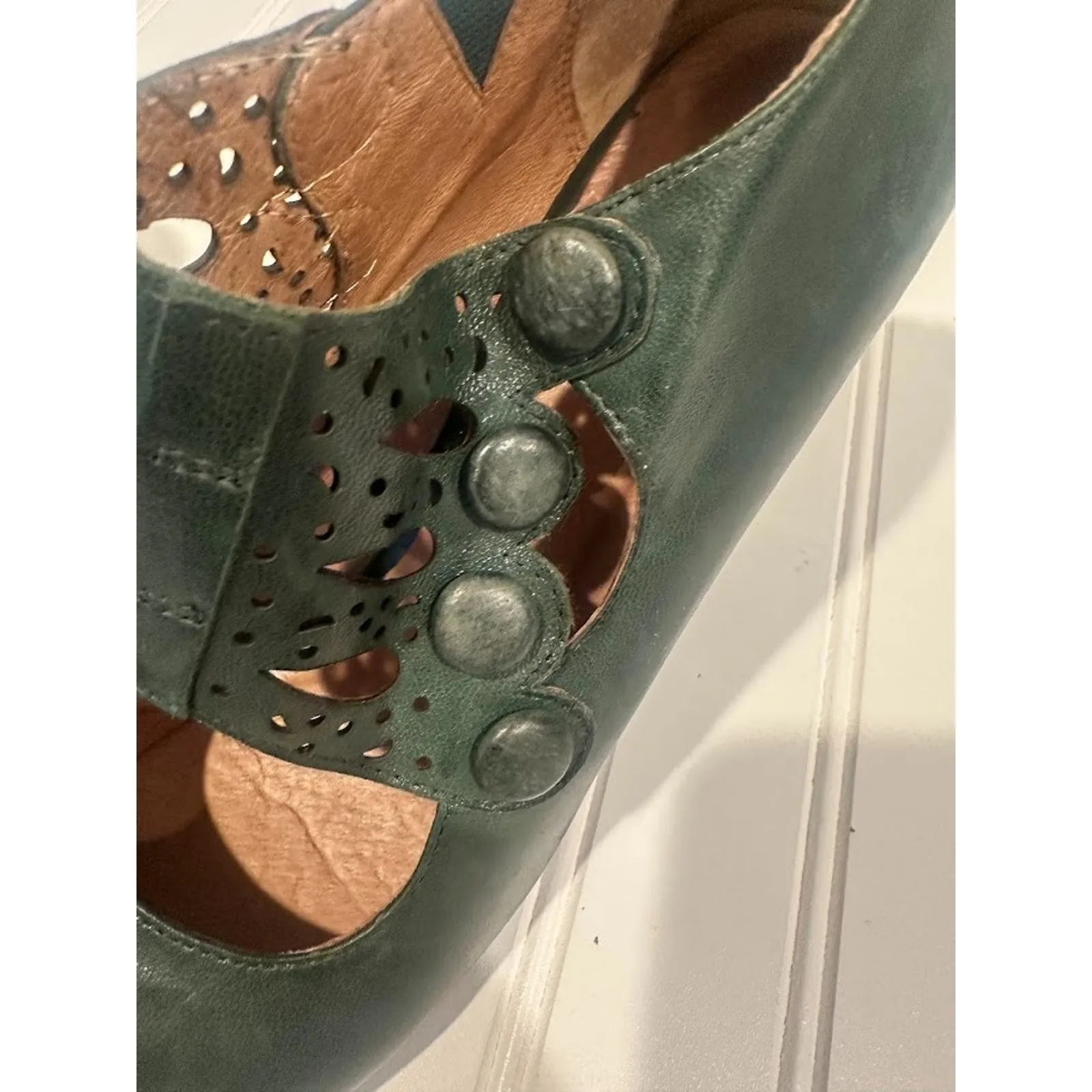 Miz Mooz Sharon Green Leather Retro Pumps Heels Back Zip Buttons Eyelets Size 9 - Image 10