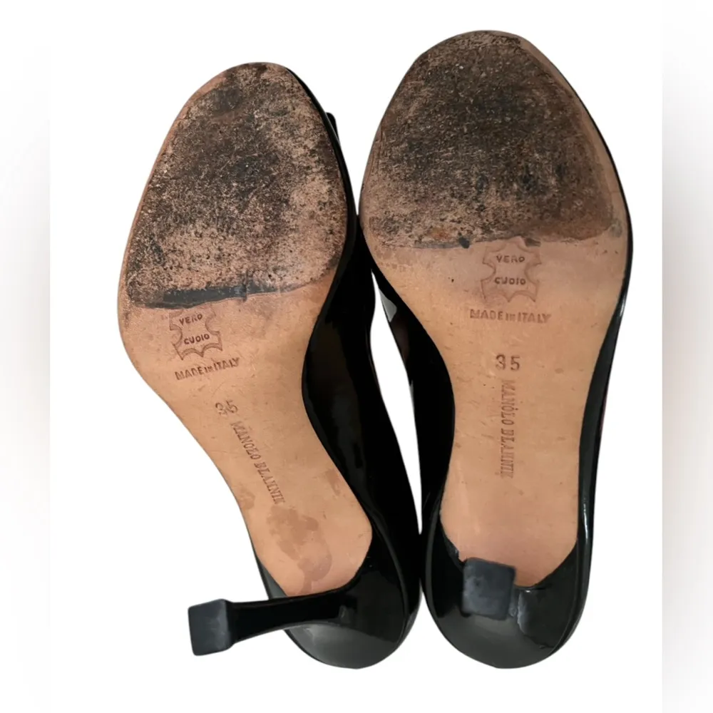 Manolo Blahnik Black Patent Leather Heels with Buckle - Image 11