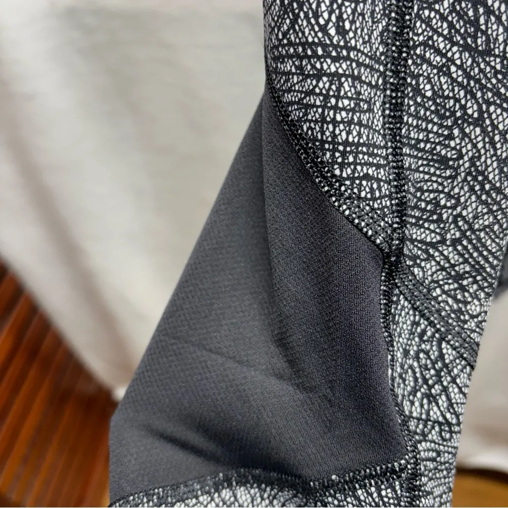 lululemon athletica‎ Monochrome Patterned Leggings - Image 3