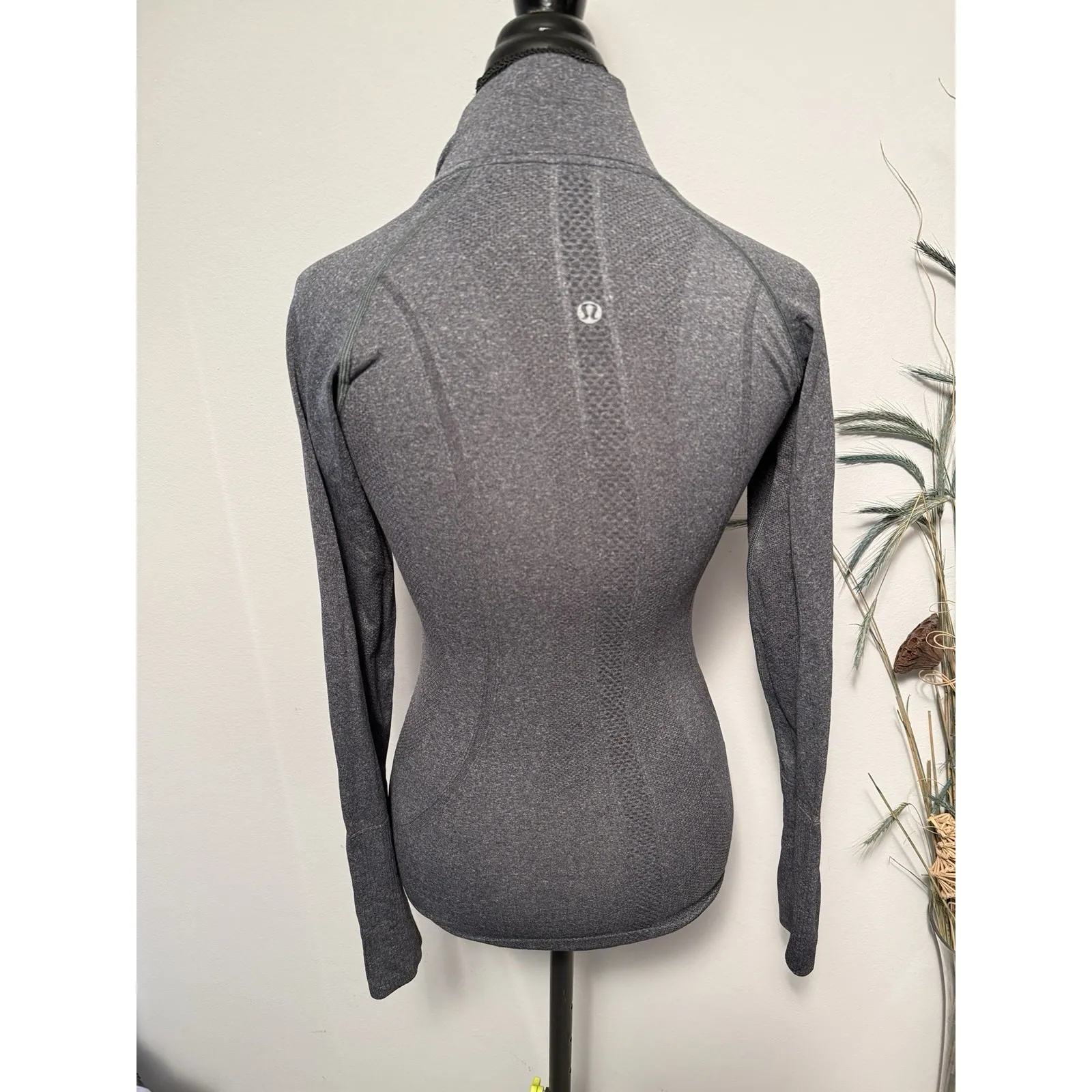Lululemon swiftly tech 1/2 zip pullover gray women's size 4 - Image 2