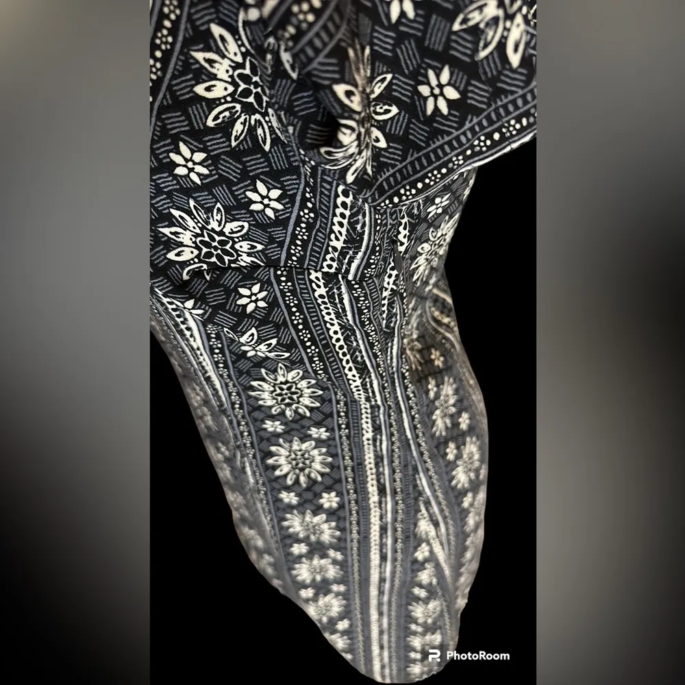 Hollister Navy & White Print Floral Design Short Sleeve Dress Crisscross Straps - Image 10