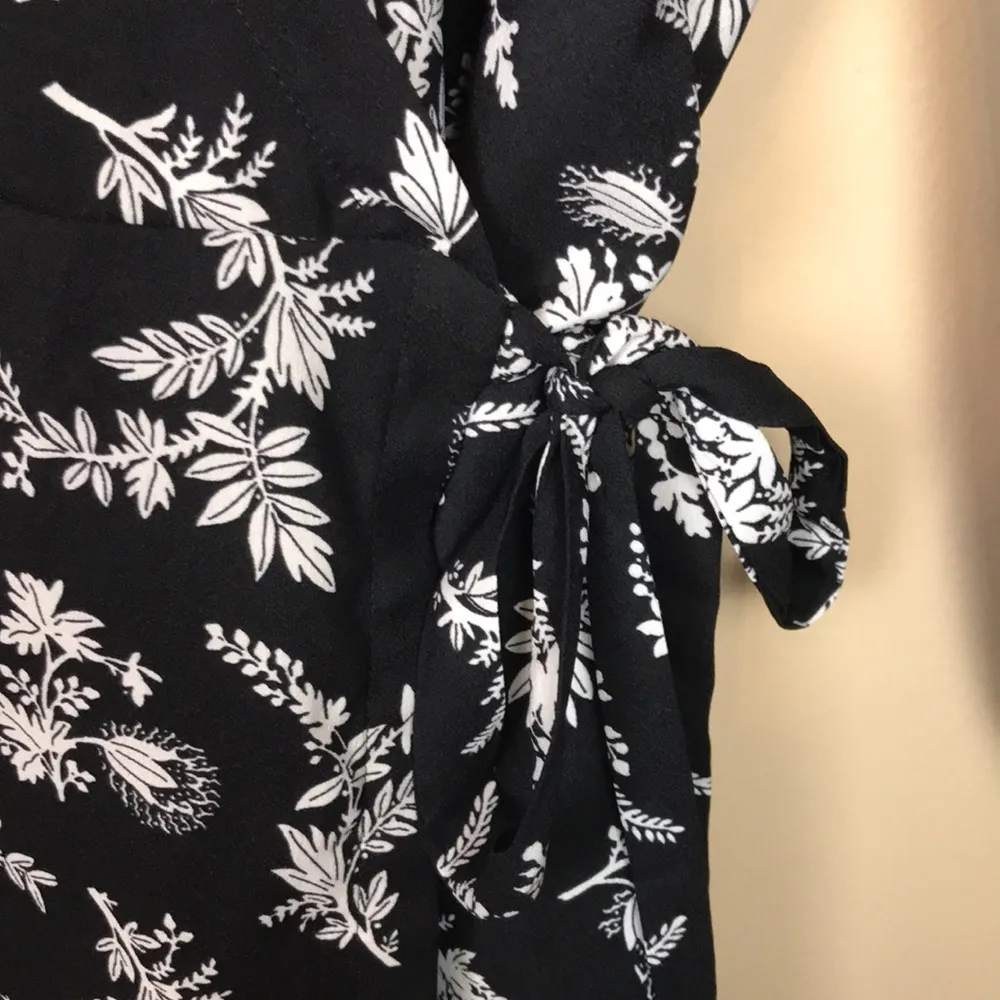 NWT LOFT Women’s Floral Print Black White Long Sleeve Wrap Dress - Image 4