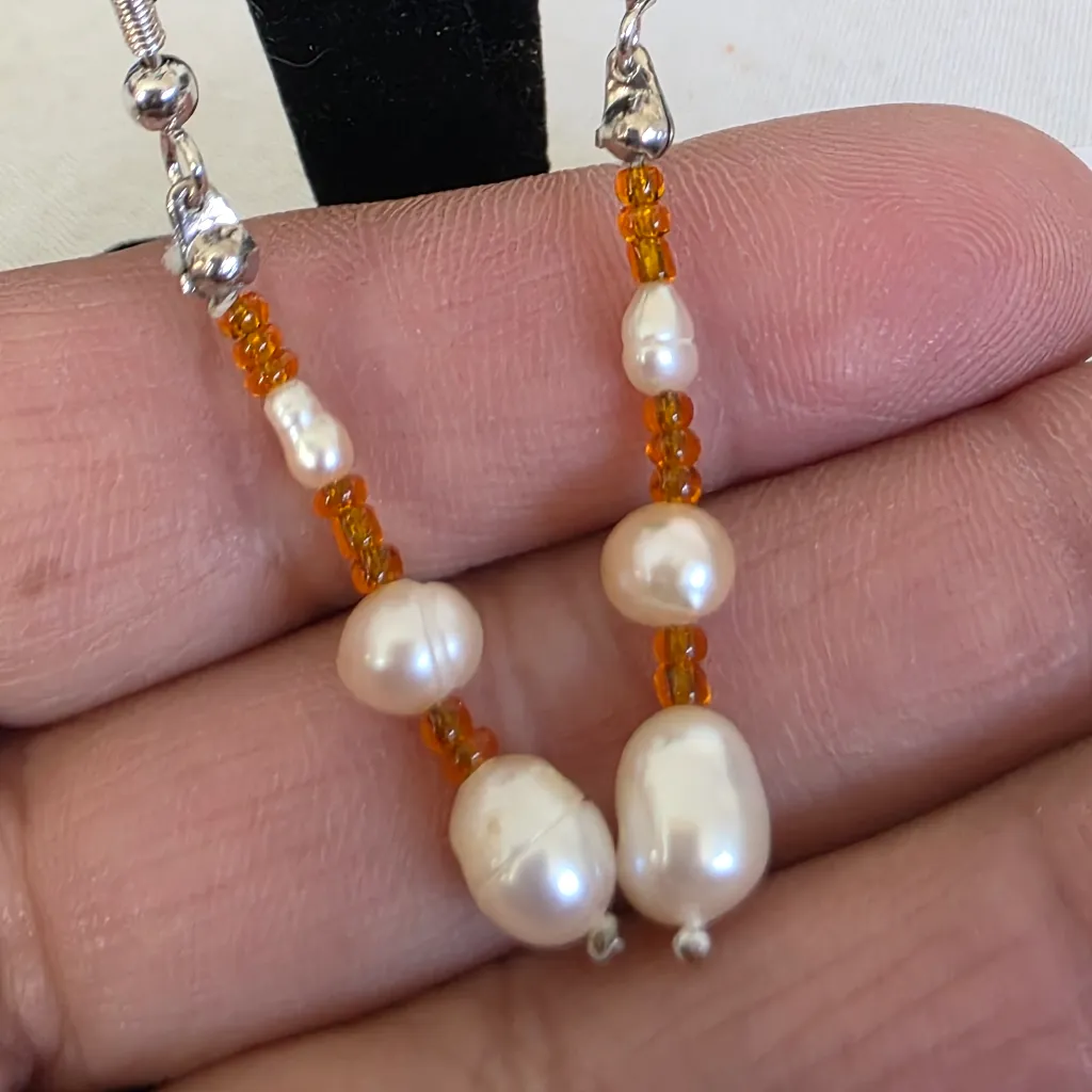 Artisan Necklace and Earring Set Freshwater Pearls with Glass swirl Pendant Gold - Image 7