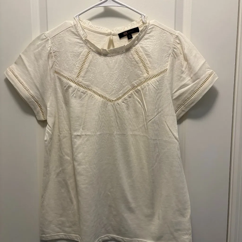 Frye Embroidered Yoke Tee Cream Size Medium – NWT - Image 2