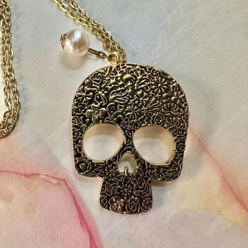 Gold tone skull faux pearl pendant necklace - Image 5