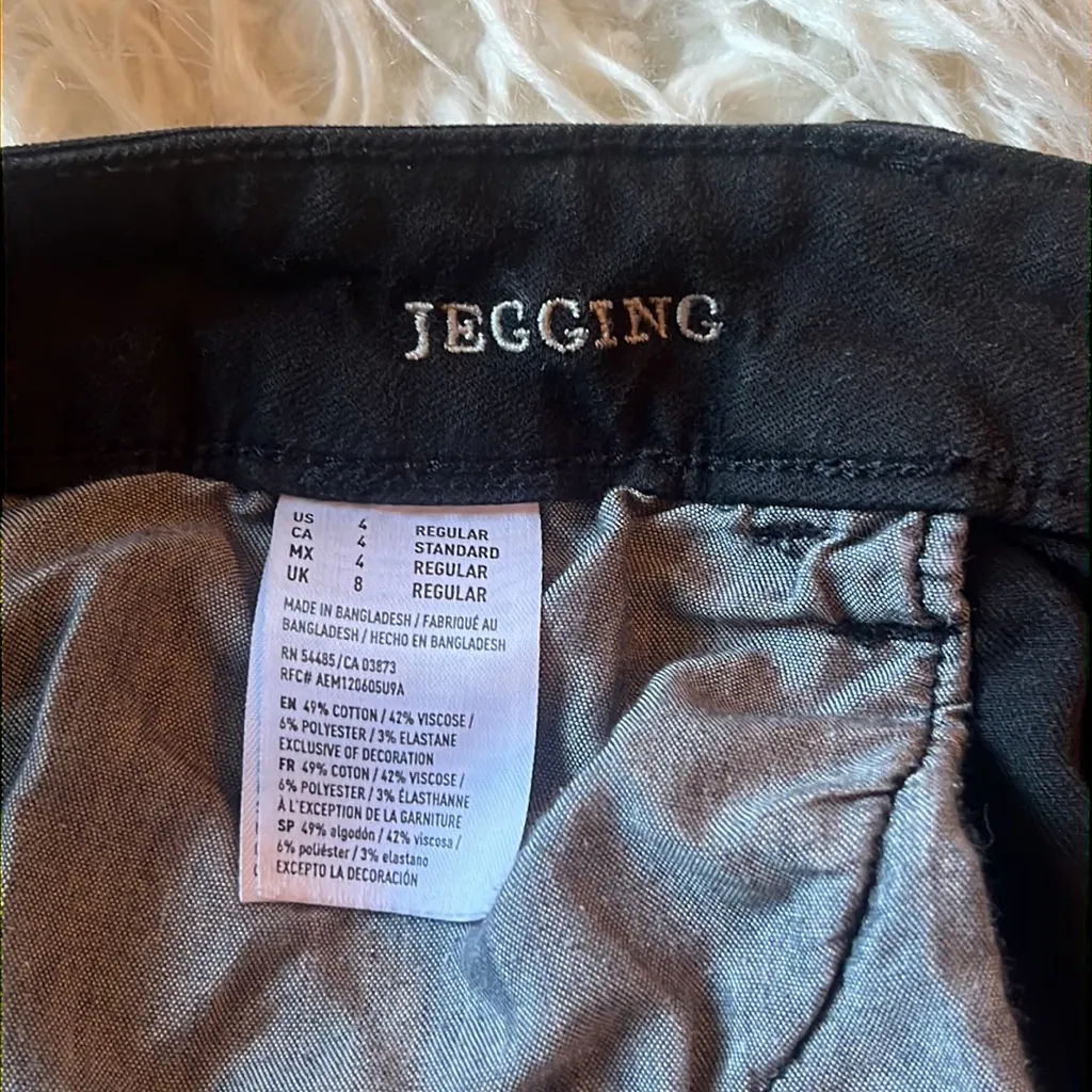 American Eagle super super stretch jegging distressed black denim sz 4 regular - Image 7