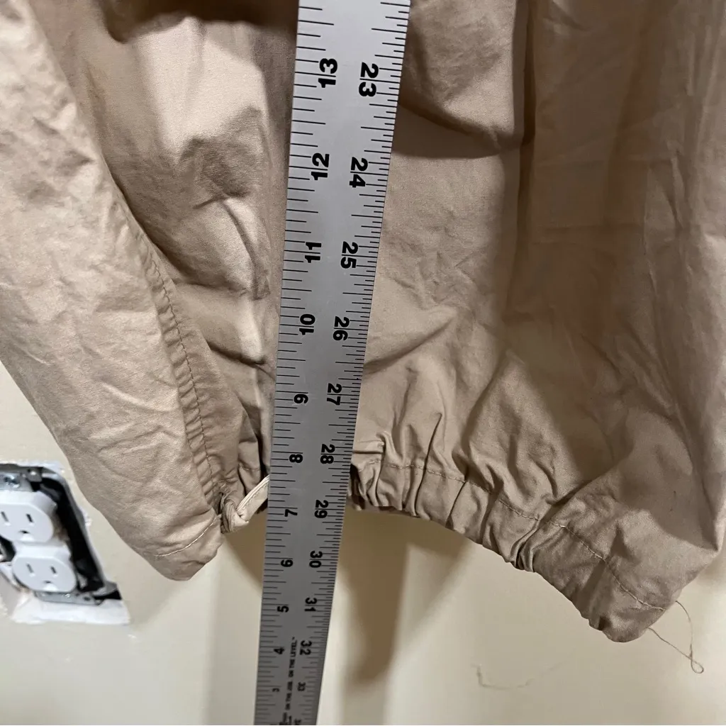 EUC Banana Republic size M Cargo Pants With Knee Pleats tan women - Image 3