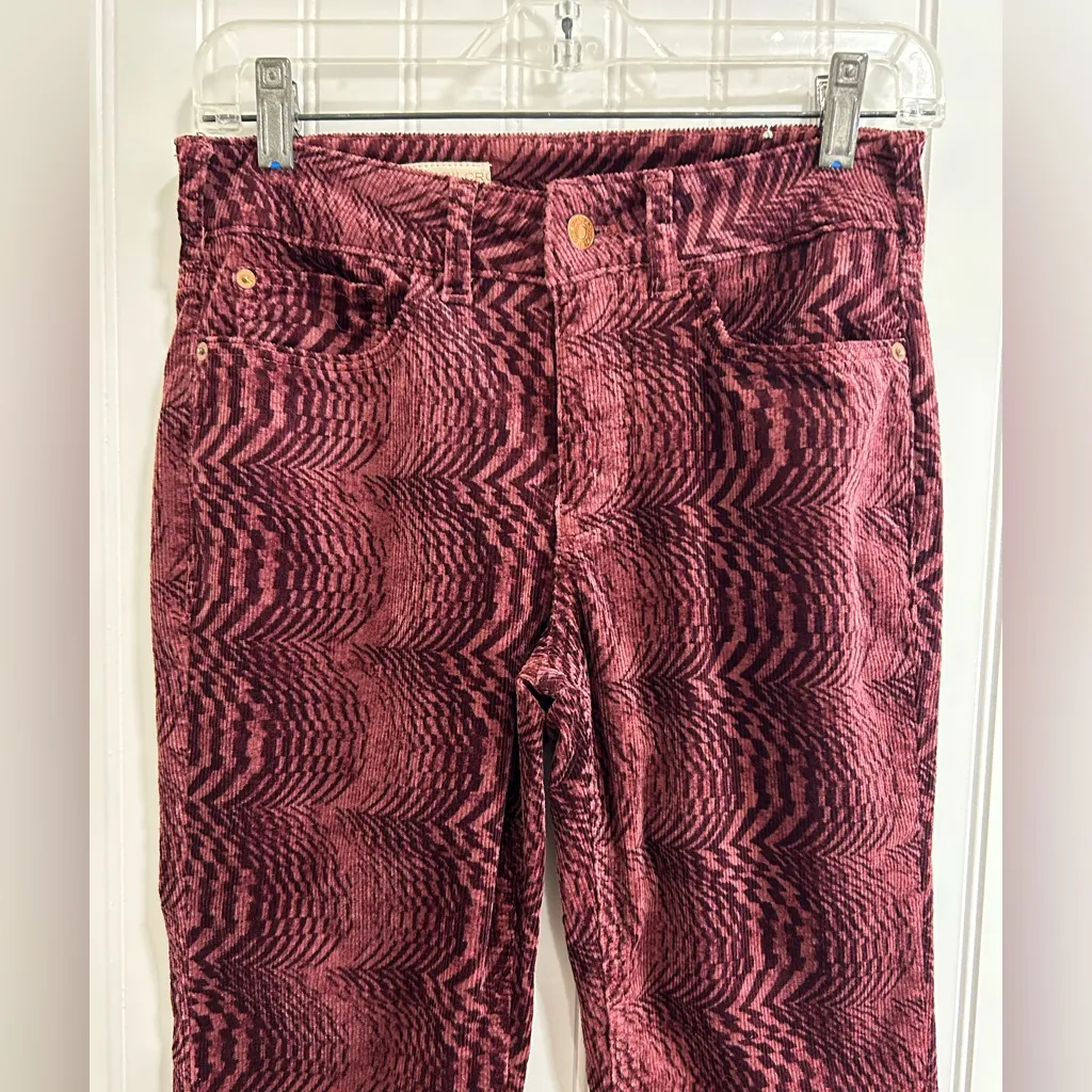 Pilcro women’s Maroon Geometric Straight Leg Jeans. Size 25 . - Image 3
