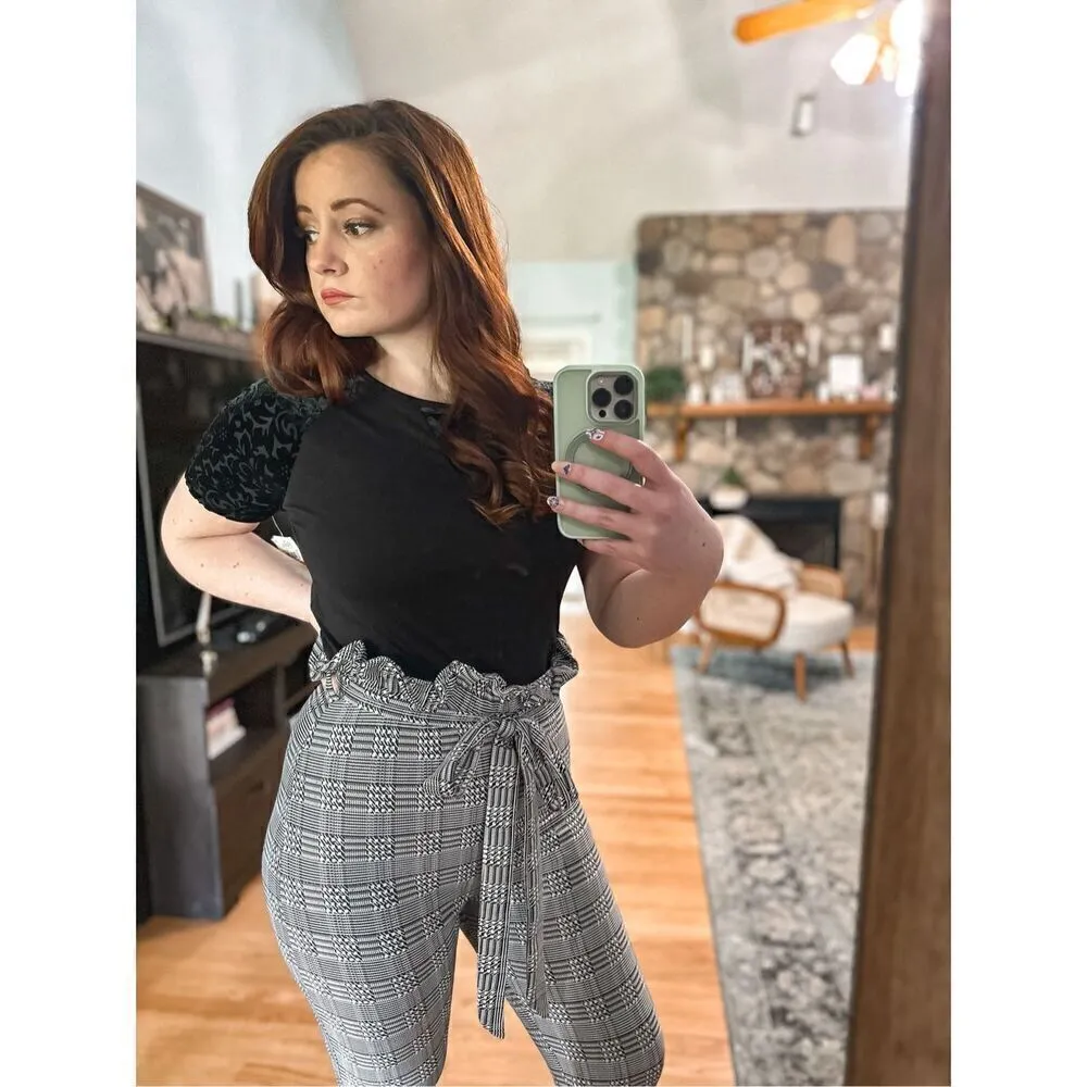 NWT Boohoo Paperbag Waist Pants - Image 4