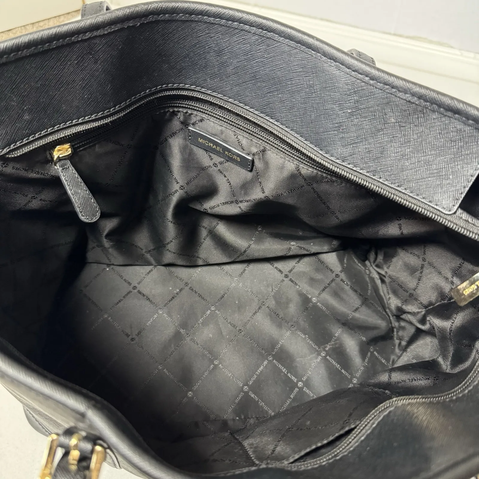 Michael Kors Jet Set Travel Saffiano Leather Top Zip Shoulder Tote - Black - Image 7