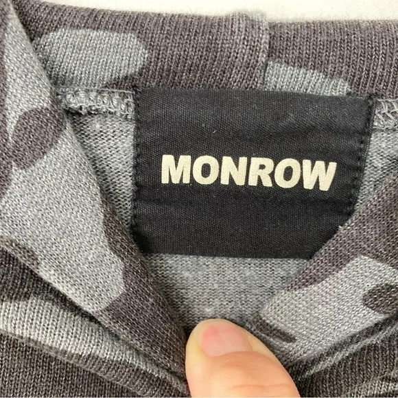 Monrow pullover hoodie,‎ camo pattern, kangaroo pouch, size Medium Gray - Image 3
