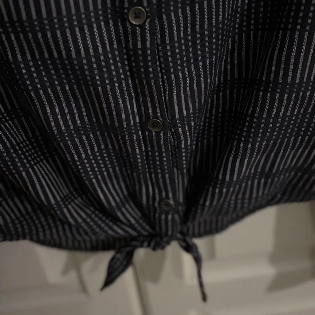 Roxy blouse. Size SP.  button and‎ tie front. - Image 3