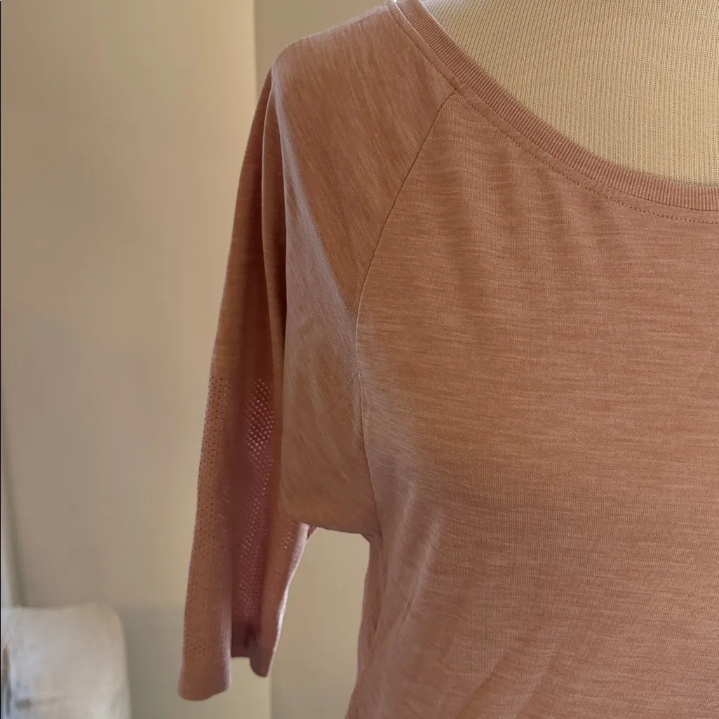 Sweaty Betty Raglan 3/4 Sleeve, Mesh back Top, Medium, Like New - Image 2