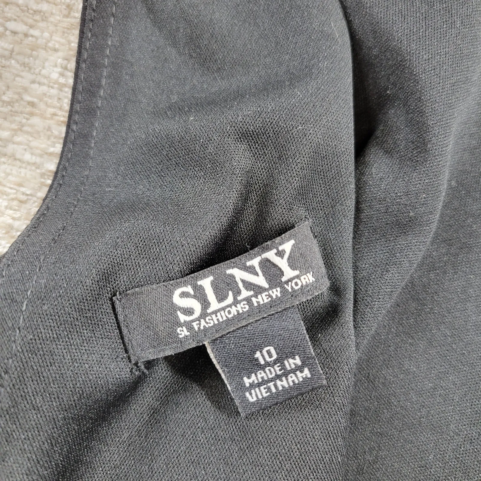 SLNY Ombre Satin Wrap Gown Size 10 Black Maroon Formal Maxi Dress Evening - Image 2