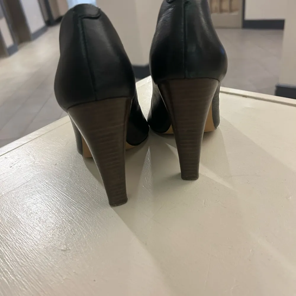 Heels Classic Black Stiletto Heels with Pointed Toe Vince Camuto-81/2 - Image 6