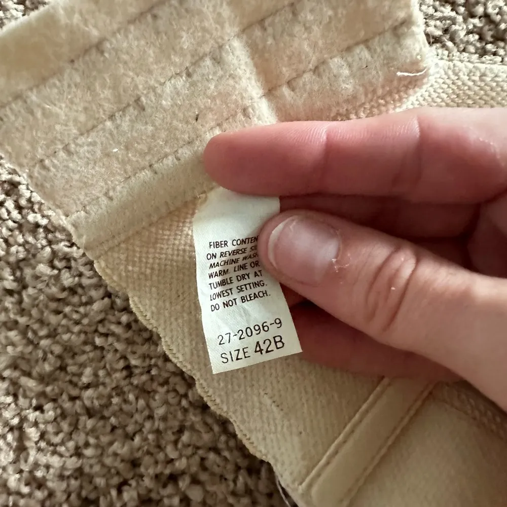 Vintage cream corset size 42b women’s - Image 7