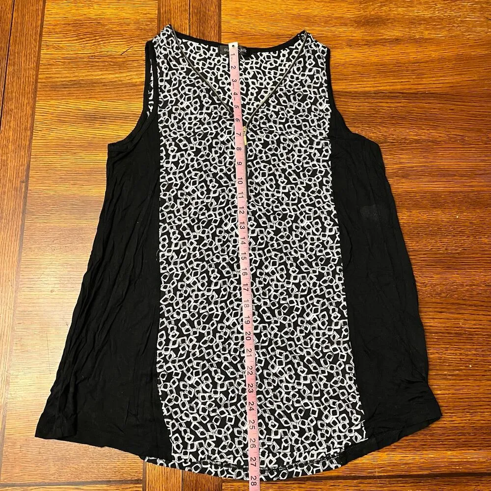 August Silk Zipper Front Geometric Black & White Tank Size Medium Lightweight - Image 7
