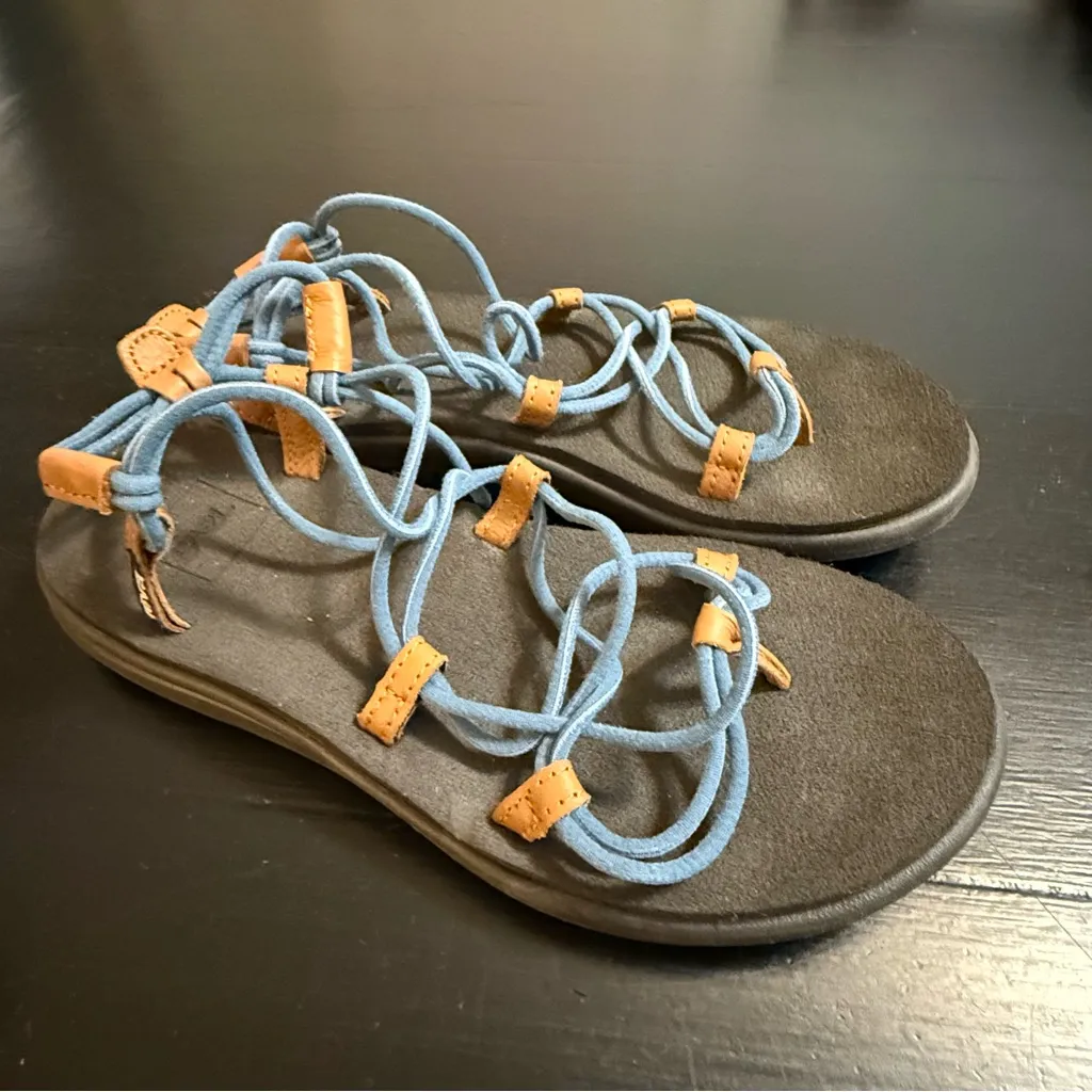Stylish Blue and Tan Teva Sandals - Image 2