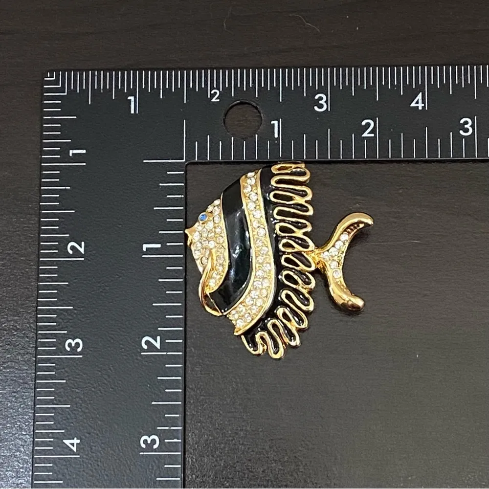 Vintage PARKLANE Enamel Angel Fish Rhinestones Brooch - Image 5
