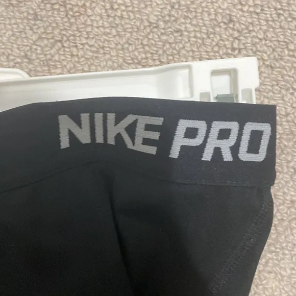 Nike  Pro Black Leggings‎ Size Medium - Image 4