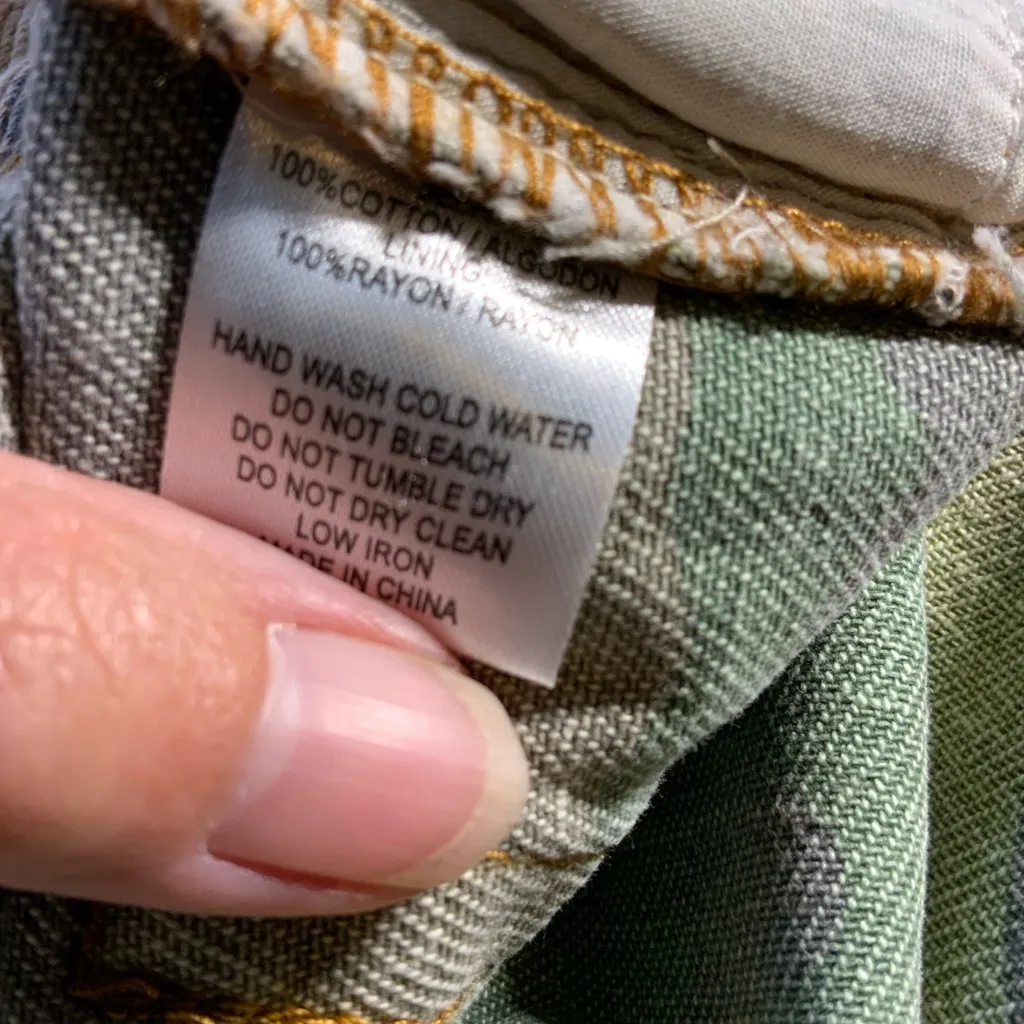 Style Rack  Leopard Print Jeans Button Fly Size  Medium Raw Hem - Image 5