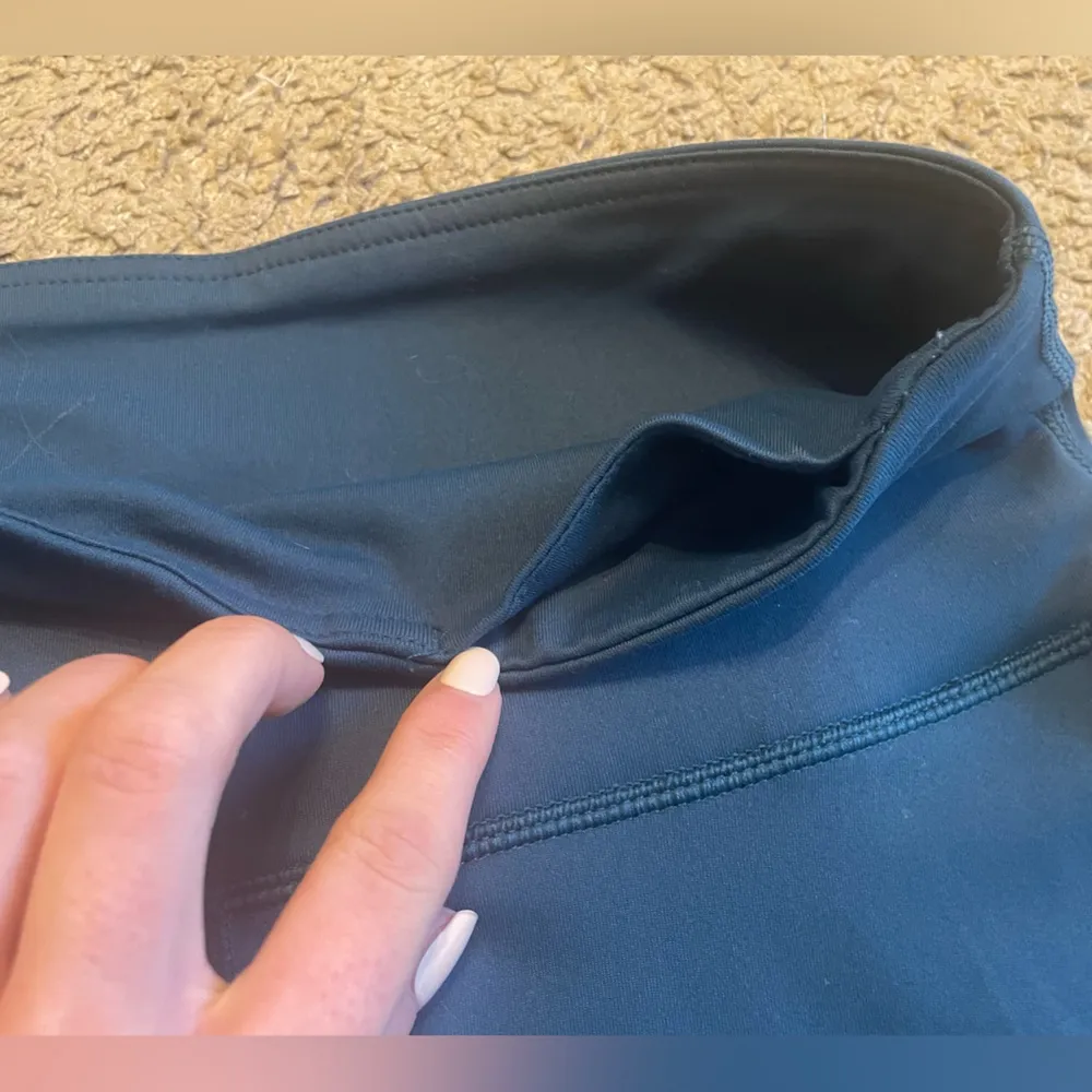 Active Life Leggings with Cut-Out Criss-Cross Pattern - Image 3