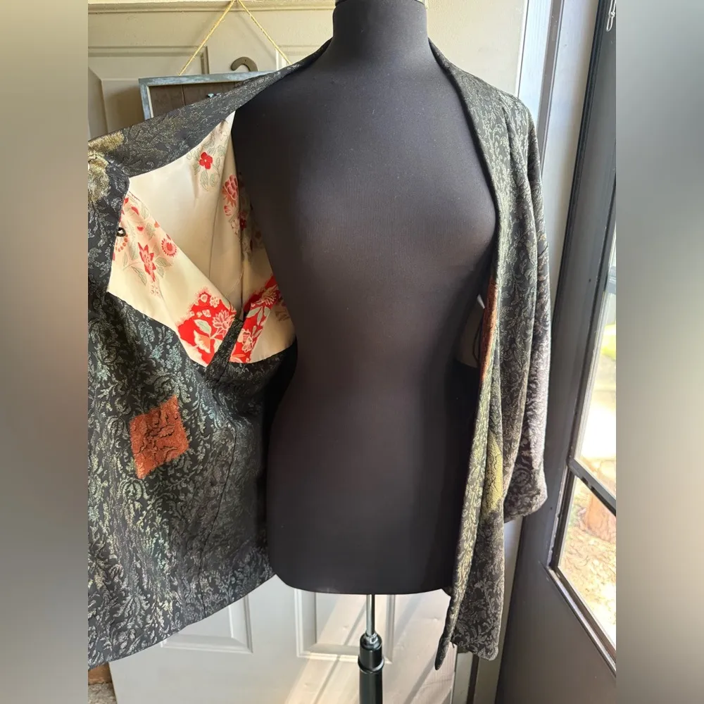 Vintage handmade short black brocade Asian inspired kimono, one size Red Size undefined - Image 10