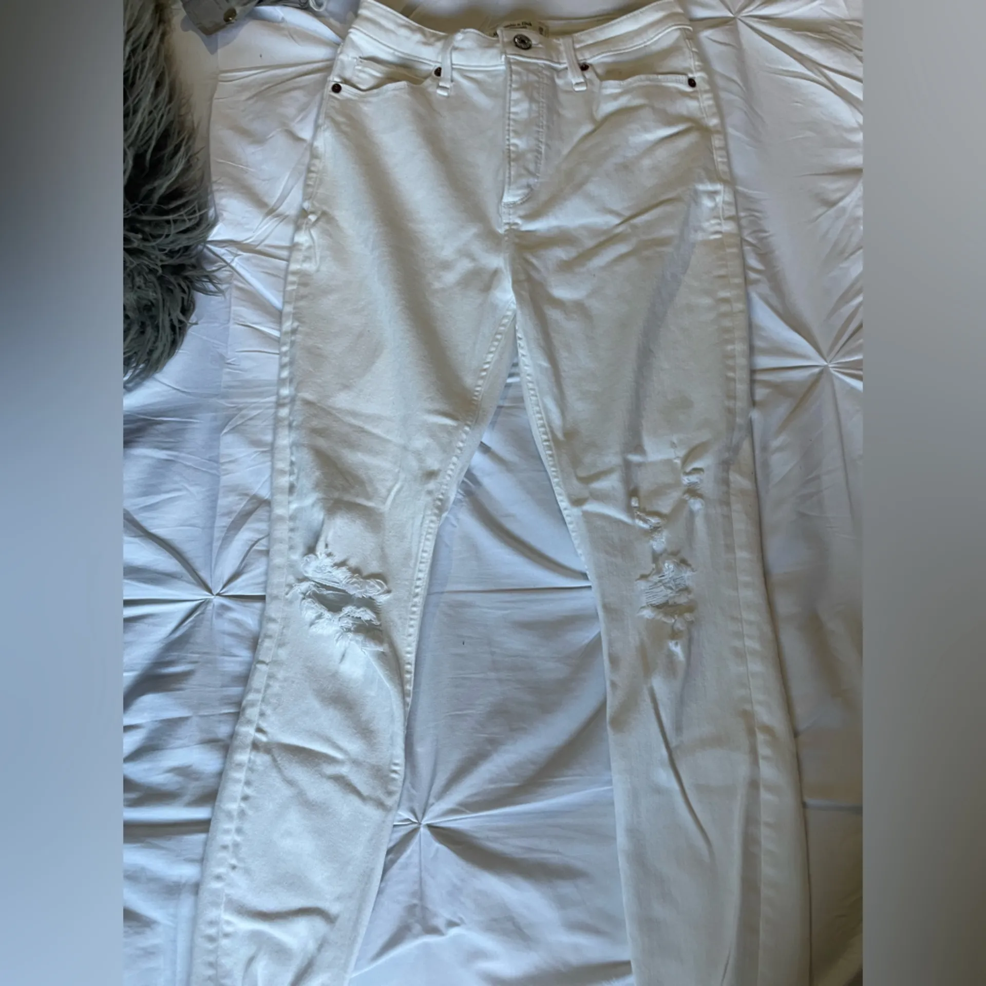 Abercrombie & Fitch white ripped skinny jeans - Image 4