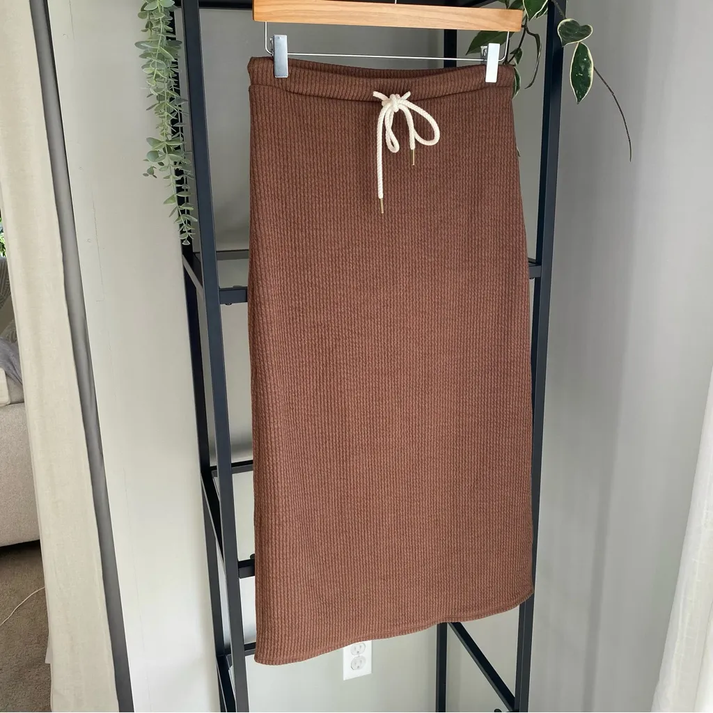 NWOT American Eagle Highrise Rib Knit Midi Skirt - Image 3