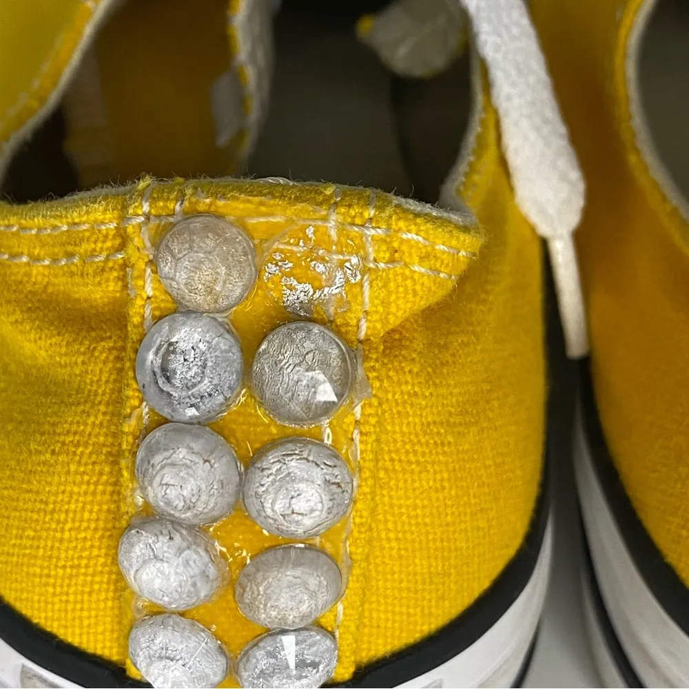 Converse Chuck Taylor All Star Women’s Size 6  Yellow Low Top Lemon Chrome - Image 6