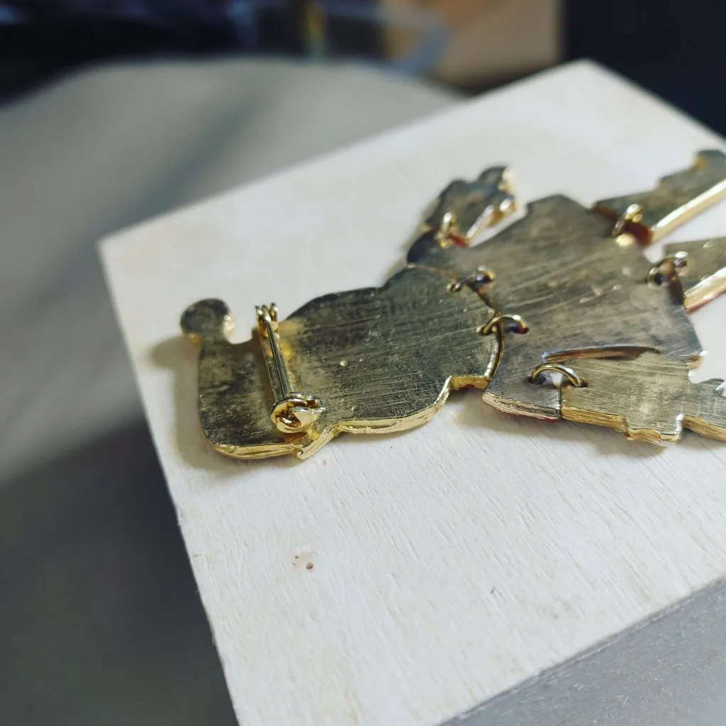 1950 Articulated Santa Claus Enamel Pin Brooch Vintage Gold Tone Metal Christmas Red - Image 6