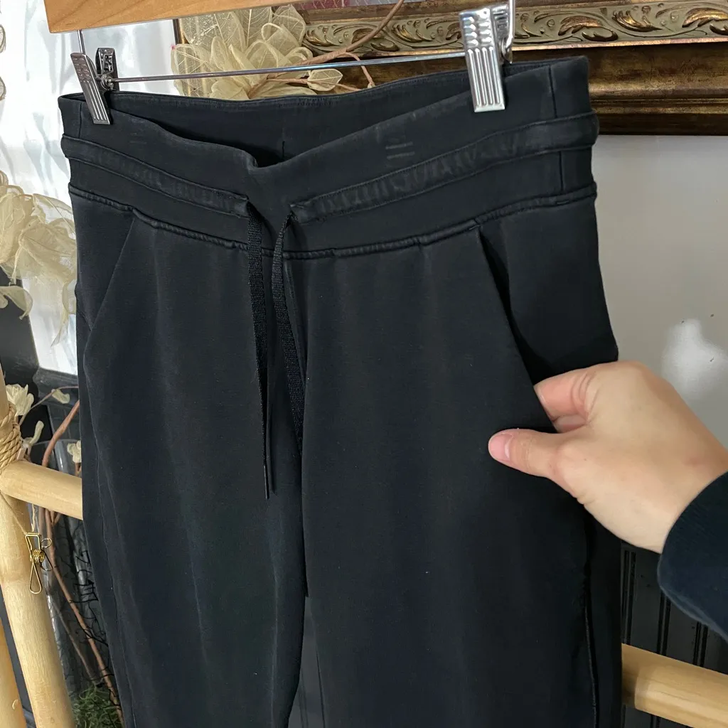 Lululemon Athletica Scuba Relaxed Fit Jogger Pants Black - Sz 8 🧡🎀 - Image 6