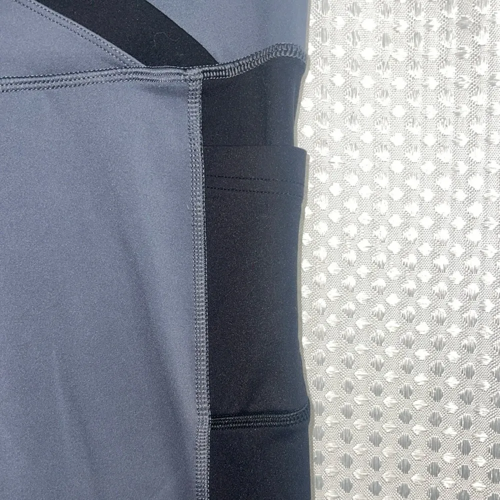 Avia Women's Active Capris with Tulip Waistband Size S - Image 2